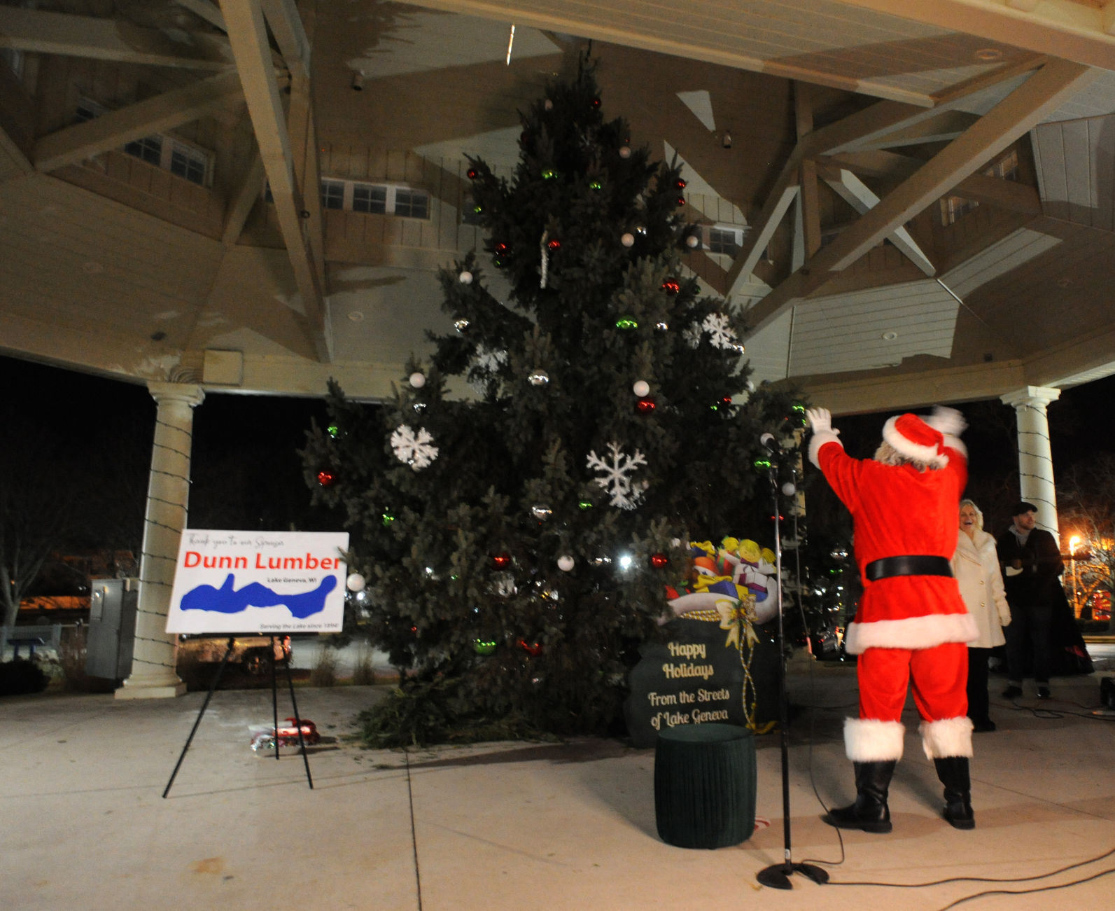 Lake Geneva tree lighting